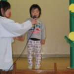 2月誕生会　絵本貸出し　幼虫 016